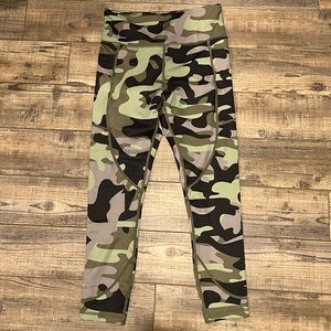 Ziya Green Camo Pocket Light n Tight Hi-Rise 7/8 Size 6-8